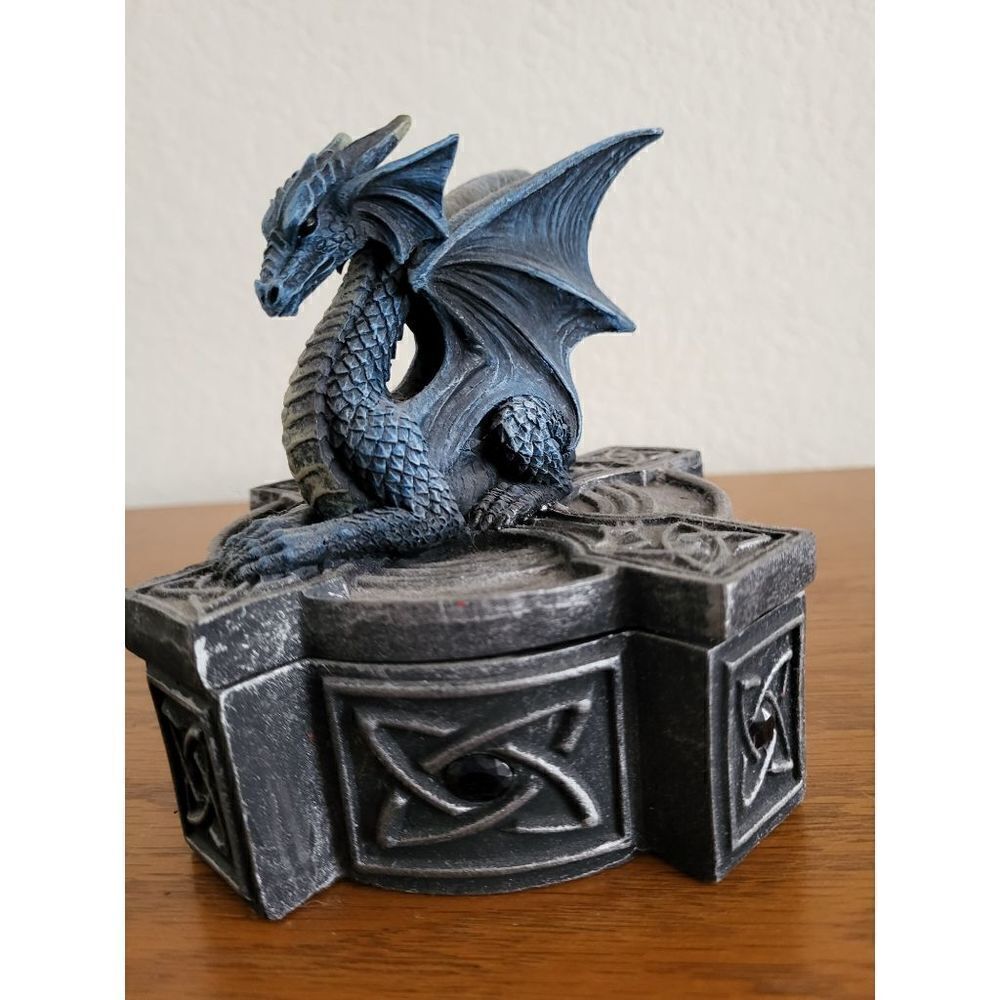 Dragon Keep Sake Box  - Picture 9 of 9